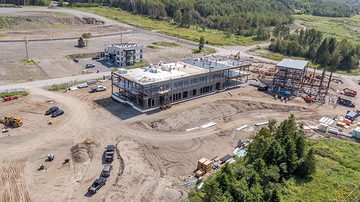 Prise de vue aérienne d’un chantier de construction d’école à Montmagny