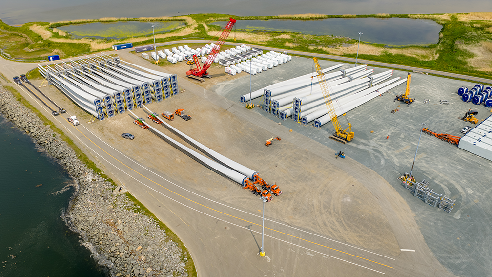 Photographie aérienne par drone d’un site industriel et logistique, illustrant un projet structurant à grande échelle.